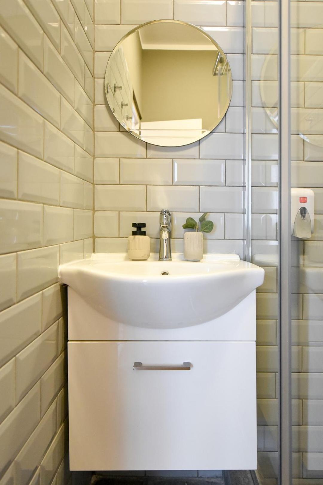 City Center Getaway - Cozy Accommodation For Your Perfect Stay Bucareste Quarto foto